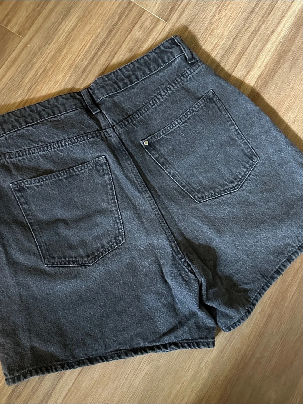 H&M Vintage Denim High-Rise Washed Black Denim Shorts - Size 10/Large